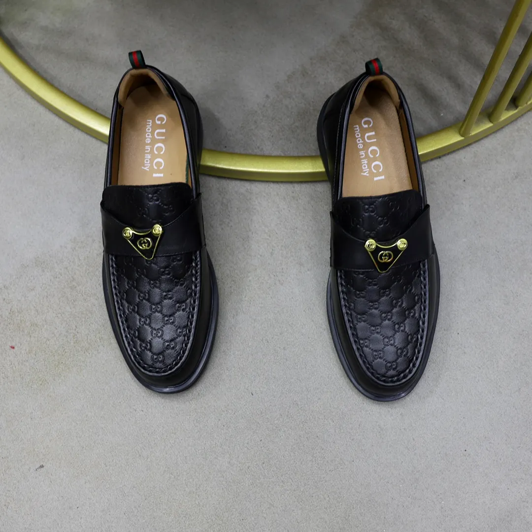 Men's shoes: 250🙅‍♂️🙅‍♂️🙅‍♂️Niuli Brand: GUCCI Size: 38-44 (45 can be customized) Level: Counter classic Material: Original soft cowhide upper Comfortable cowhide lining Original lightweight outsole Style category: Business casual footwear Driving leather shoes Color: Actual picture color